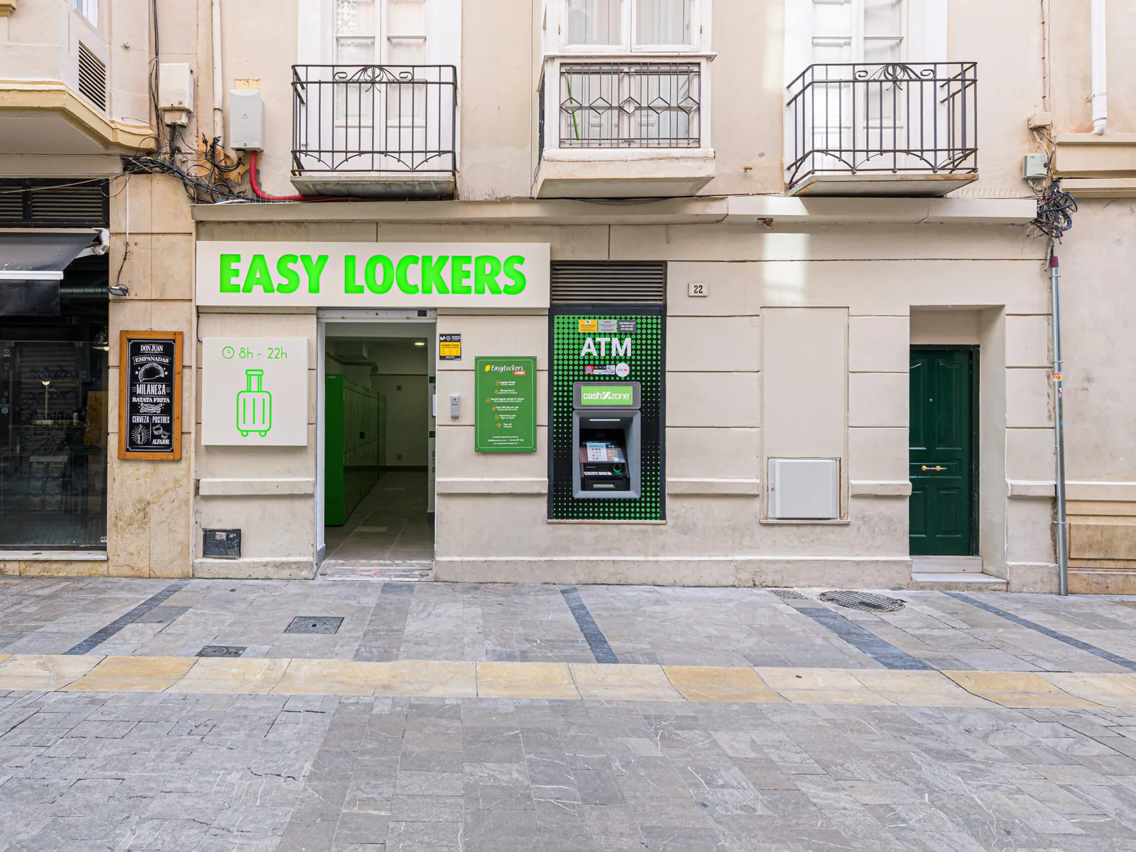 Luggage storage storefront in central Malaga