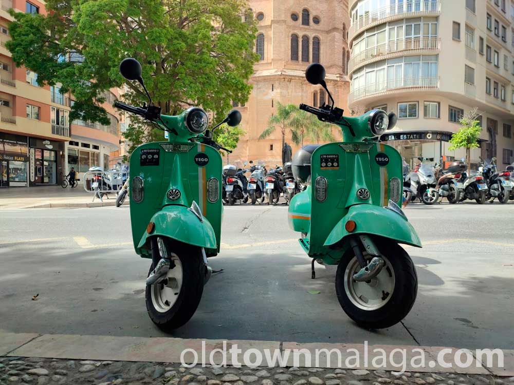 The cheapest, fastest, and most enjoyable option: Rent a moped in the city of Málaga
